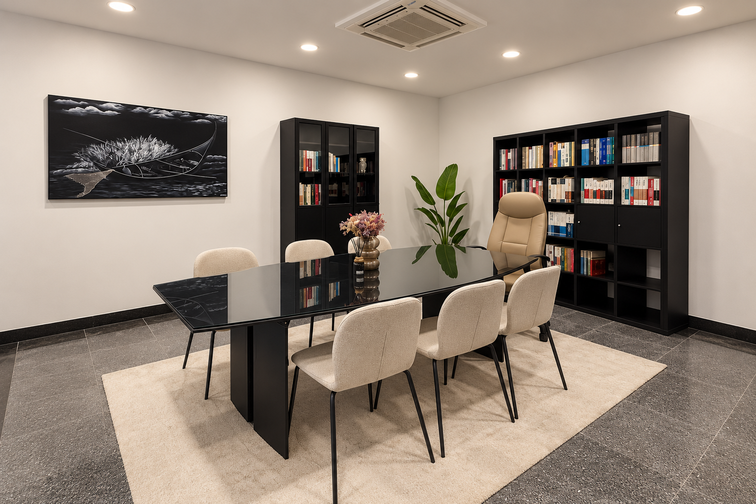 Vista geral do escritório, com mesa de reuniões e biblioteca